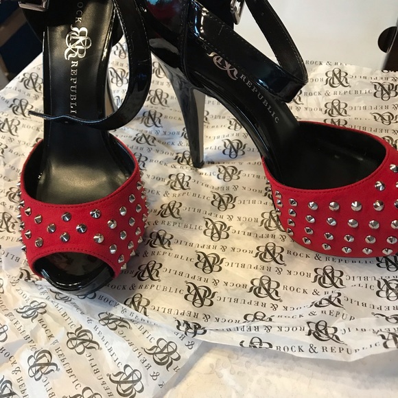 Woman’s Stilettos - Picture 1 of 8